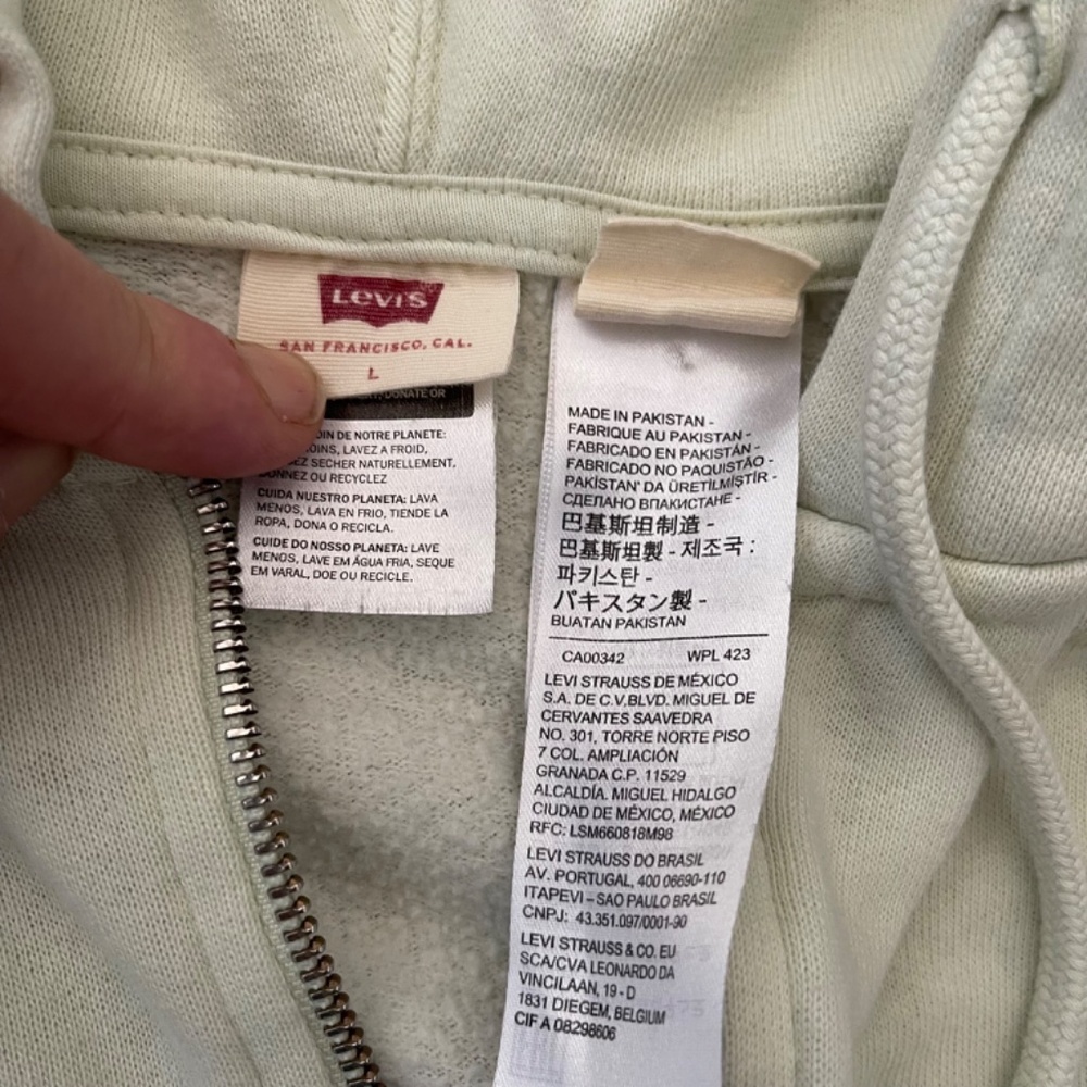 Levi's Light Zip Up Cropped Hoodie - Picture 6 of 9